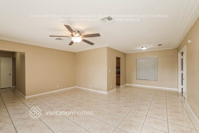 Photo - 321 Canterbury Dr W