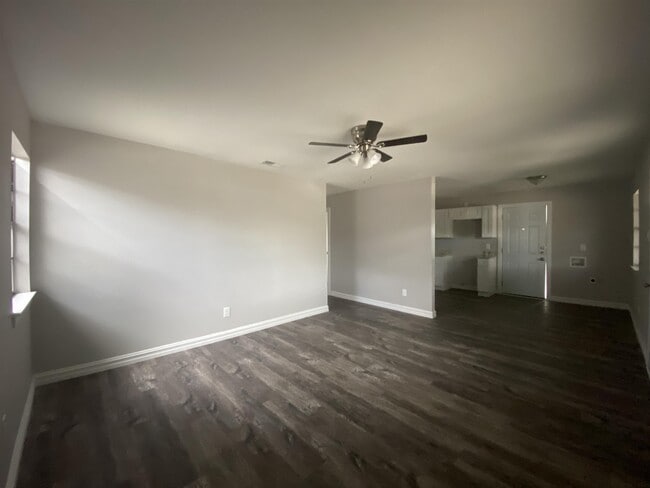 Photo - 1124 F Avenue