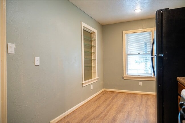 Photo - 505 Sikes St