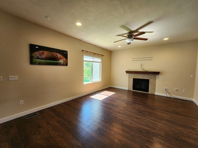 Photo - Luxury! 4 bdrm 3.5 bath HOUSE w/ Views! 2 car garage!