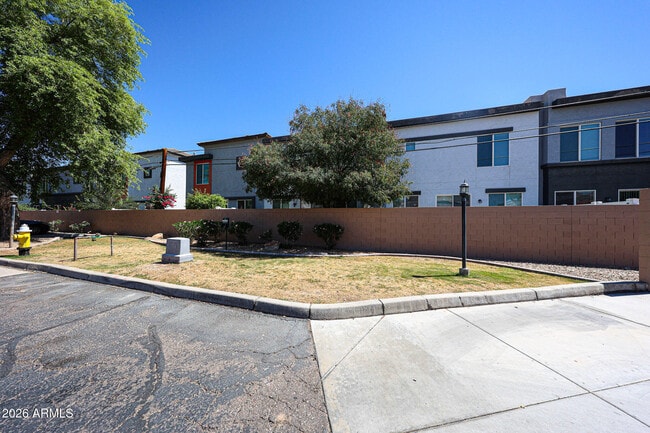 Building Photo - 3221 N 37th St