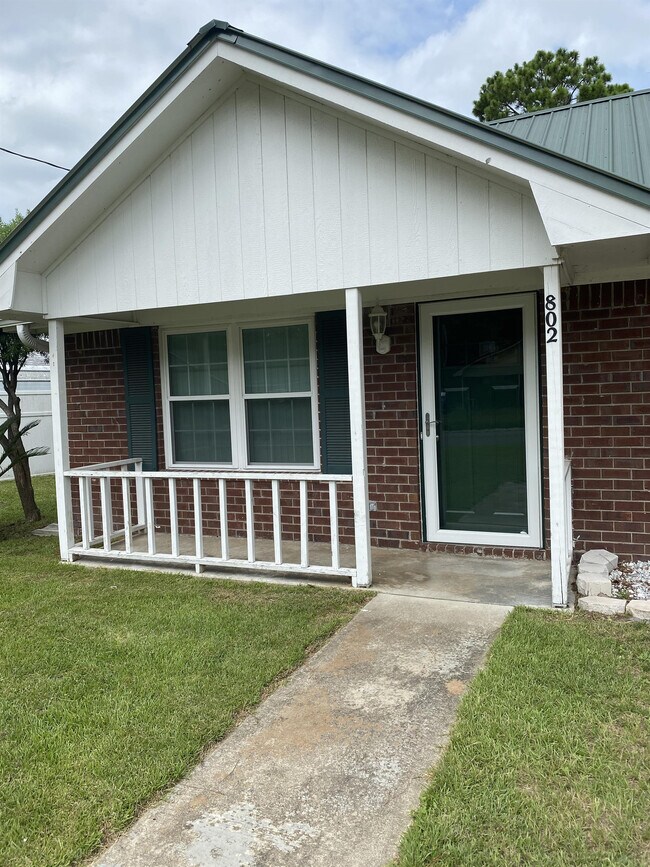 Photo - 802 Hidden Hollow Cir