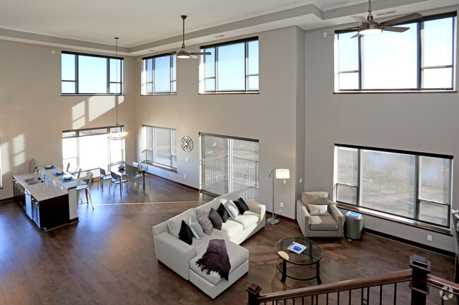 2BR, 2BA - Penthouse