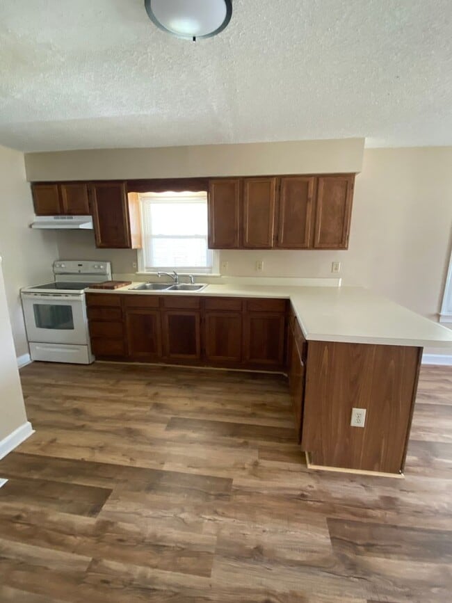 Photo - Ready to View! Cute 2 Bedroom Ranch!! Grea...