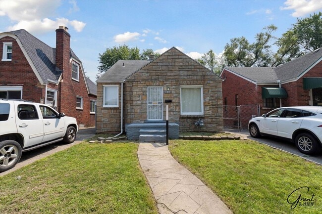 Building Photo - $1400 3 bedroom bungalow Rental
