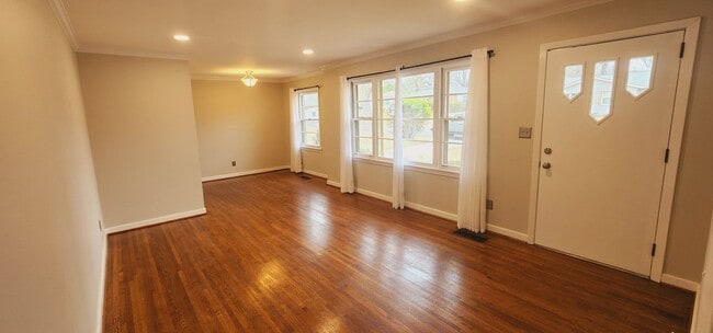 Photo - 209 Knoll Crest Dr