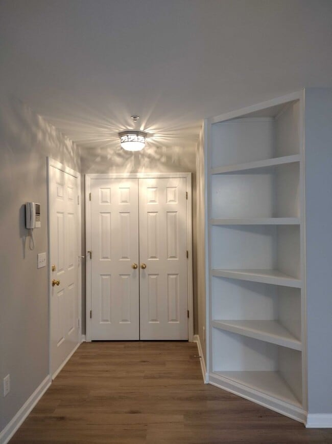 Building Photo - Beautiful, Maintenance Free Main Level Condominium in Ivy Glen!