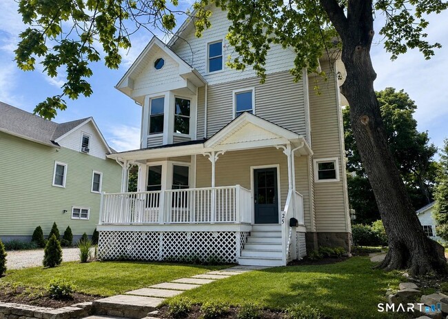 Building Photo - 25 Quintard Ave Unit A