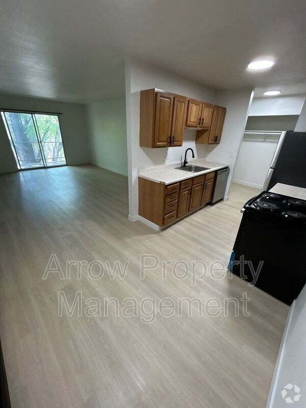 Building Photo - 215 E Arbor Ave Rental