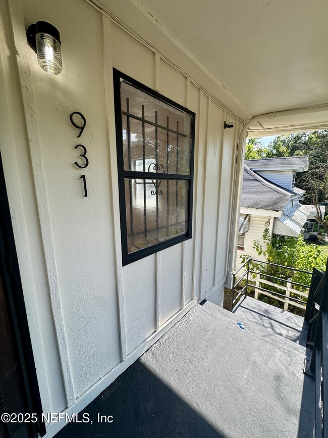 Building Photo - 929 W 27th St Rental