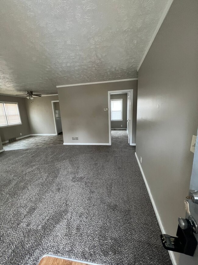 Photo - Beautiful 3 bed 1.5 bath w Garage $1495