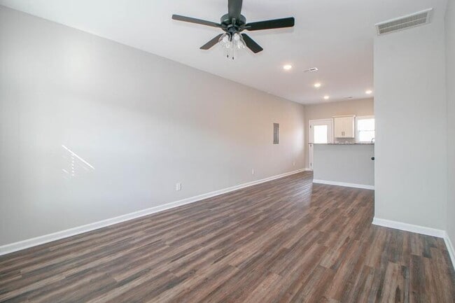 Building Photo - 1115 Hillwood Dr