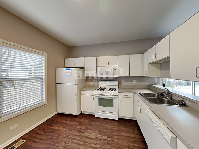 Photo - 2417 Deerfield Dr