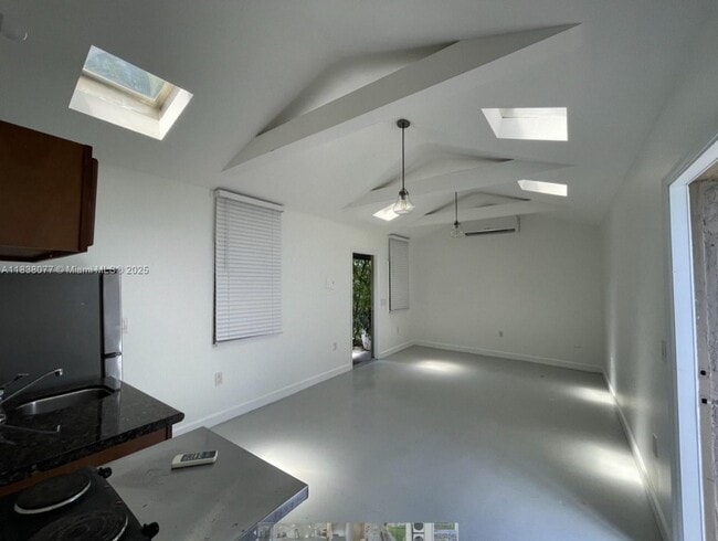 Photo - 118 NW 24th St Unidad 4