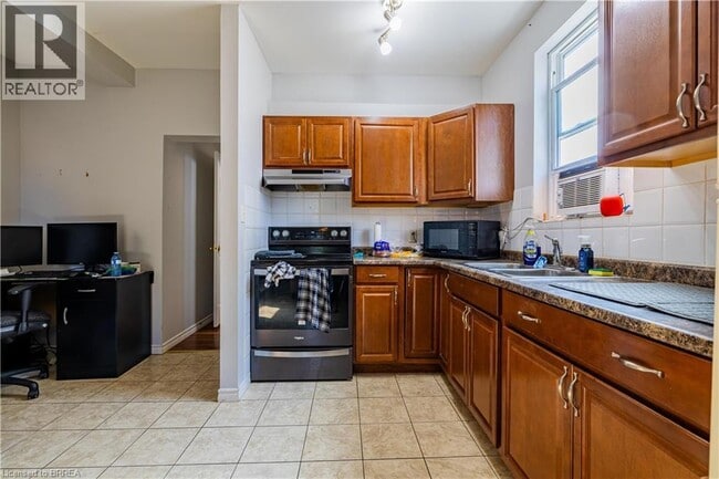 Photo - 113 Brant Ave