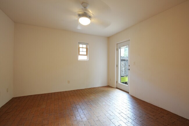 Photo - 245/247 Casados St Unidad A