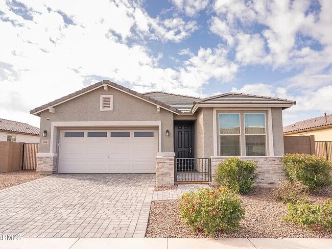 Building Photo - 814 S 109th Ave