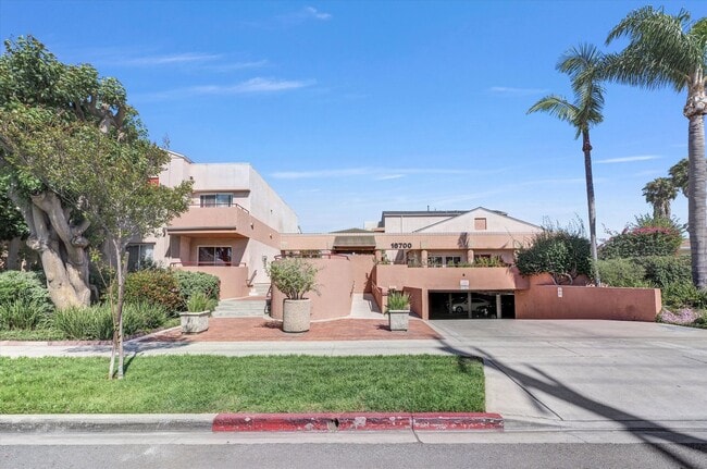 Building Photo - Quiet Gated Condo walkable to El Camino College Unit 122