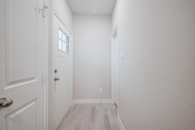 Photo - 1547 Revolution Way