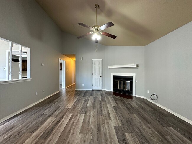 Photo - 35 Aberdeen Cir