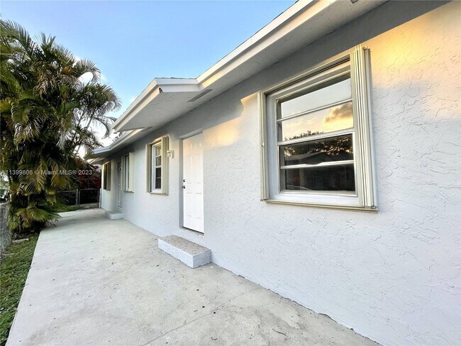 Photo - 5911 Liberty St