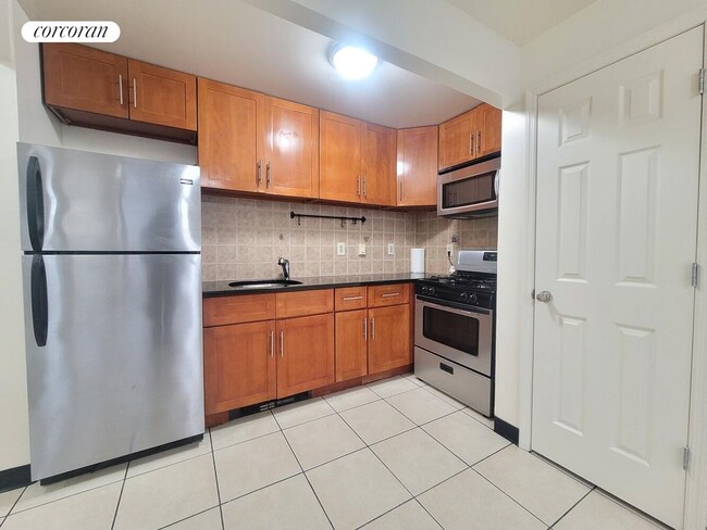 Building Photo - 443 Winthrop St