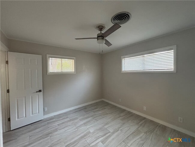 Building Photo - 2502 E Poplar Ave