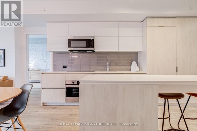 Photo - 21 Park St E Unit 207