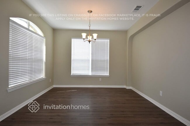 Photo - 636 Shire Way