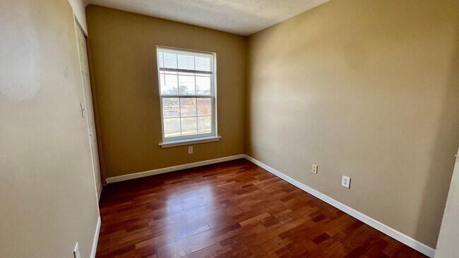 Photo - 520 Henry Ave SE Unit Apt B