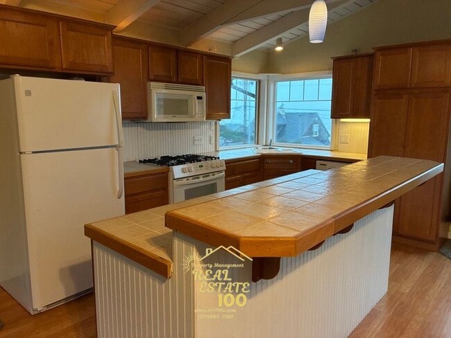 Photo - 3550 NW Jetty Ave