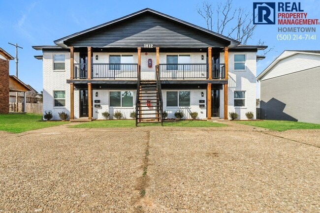 Building Photo - 1812 Sanford Dr Unit 2