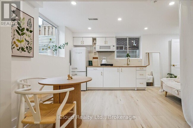 Photo - 13 Southam Ln