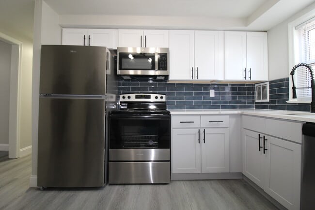 Building Photo - 338 Park Ave Unit C