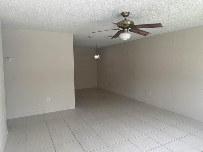 Photo - 422 Caroline Ave