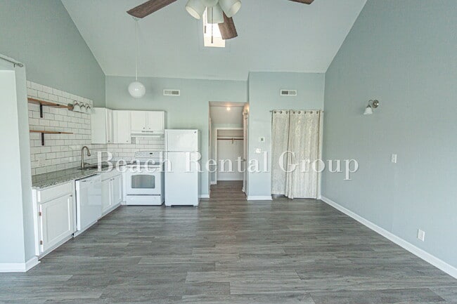 Photo - Third Floor Studio Unit 2-H