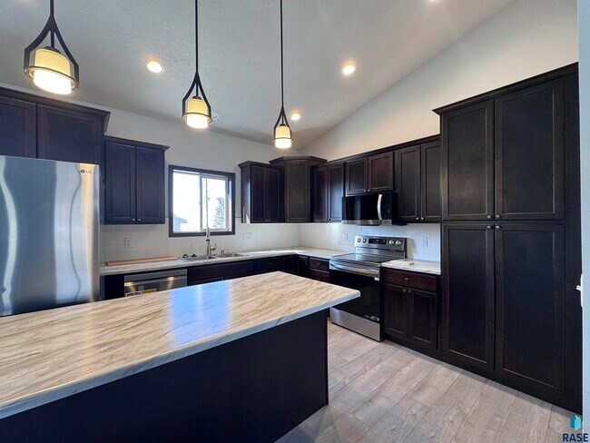 Photo - 415 N Elm St