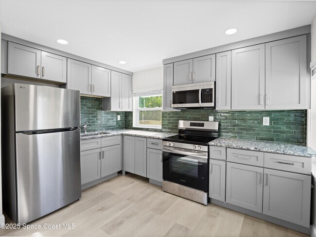 Photo - 101 Deland Ave Unidad 5