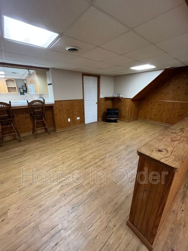 12 Looking Glass Ln