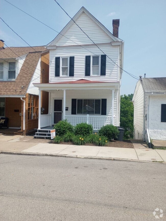 Building Photo - Large House with A/C, deck, updated kitche...