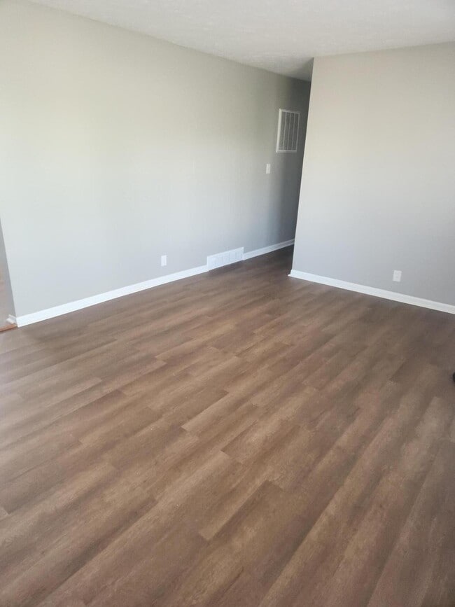 Photo - 3832 Walhampton Dr