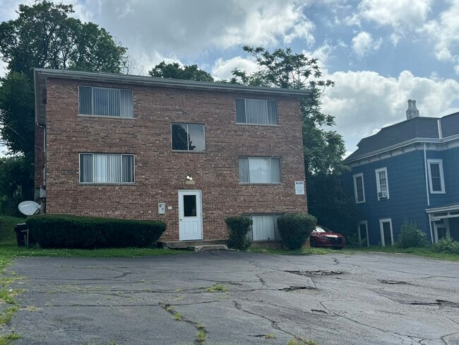 Building Photo - 4438 Hamilton Ave Unit 4