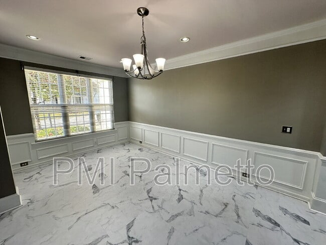 Photo - 303 Buckthorne Dr