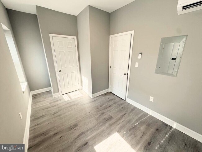 Photo - 2417 W Jefferson St