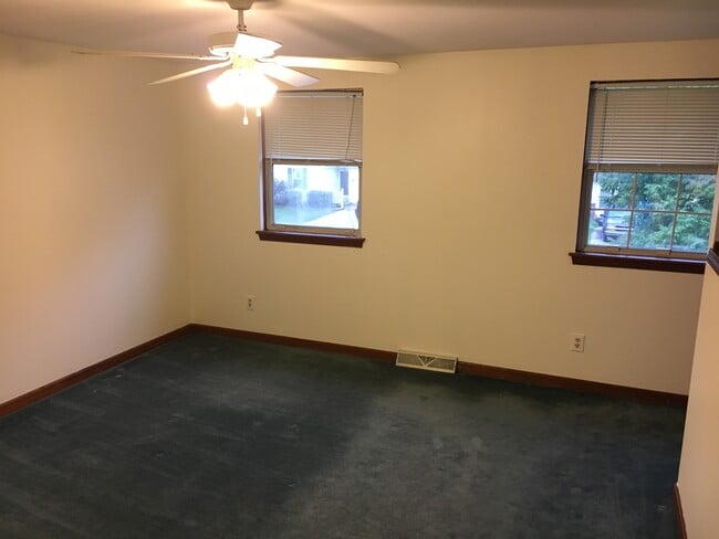 Building Photo - 1328 D'Angelo Drive Unit Right