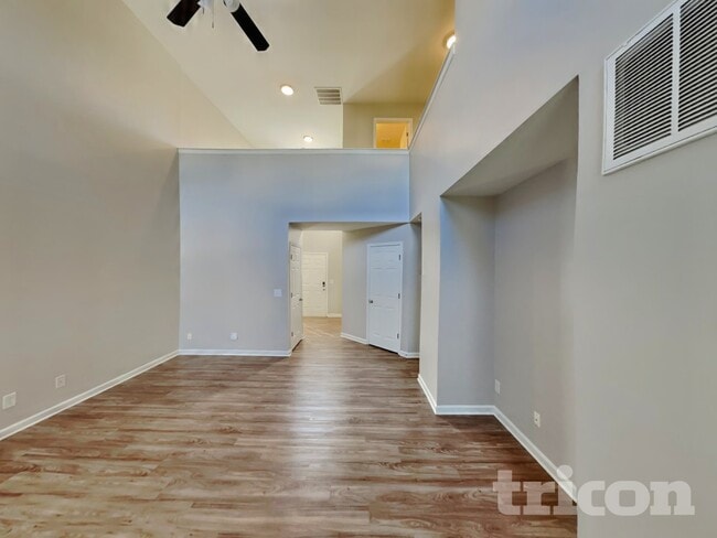 Photo - 693 Winners Point