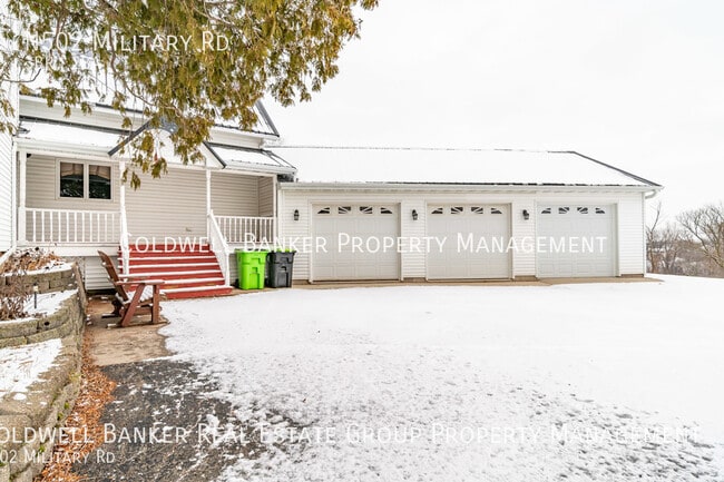 Photo - N502 Military Rd