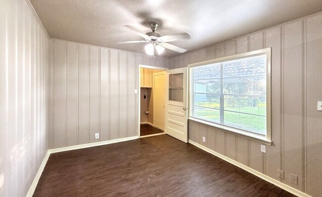 Photo - 5826 Burr Oak Dr