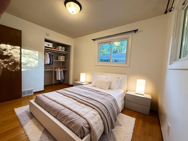 Photo - 413 N Rosa Rd