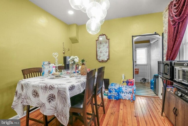 Photo - 3147 Edgemont St